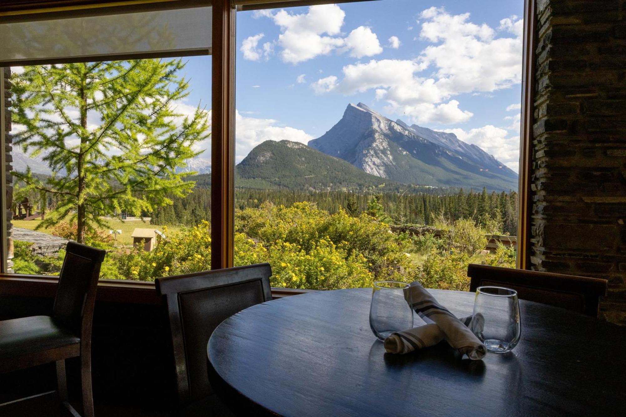 The Juniper Hotel & Bistro Banff Exterior photo