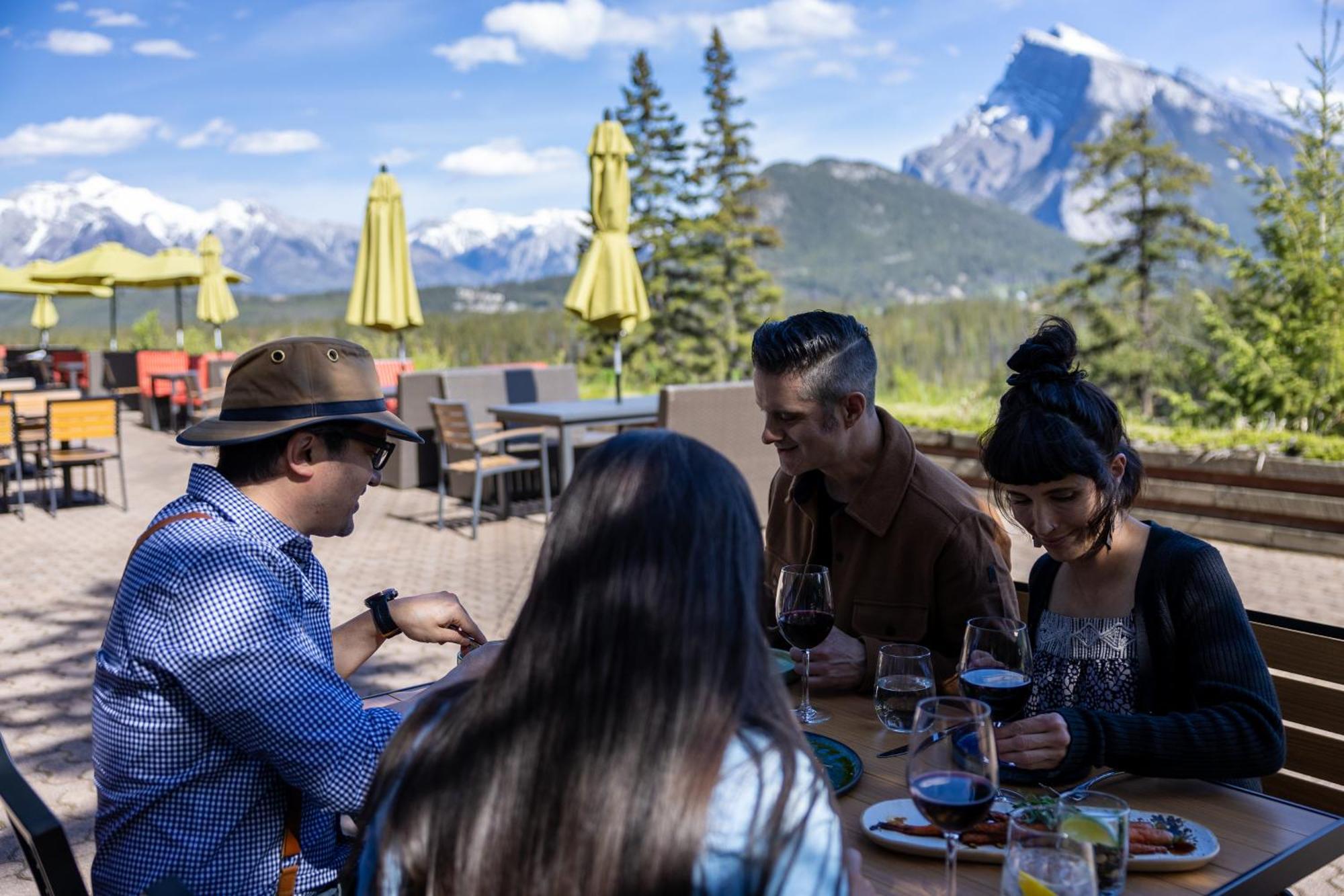 The Juniper Hotel & Bistro Banff Exterior photo