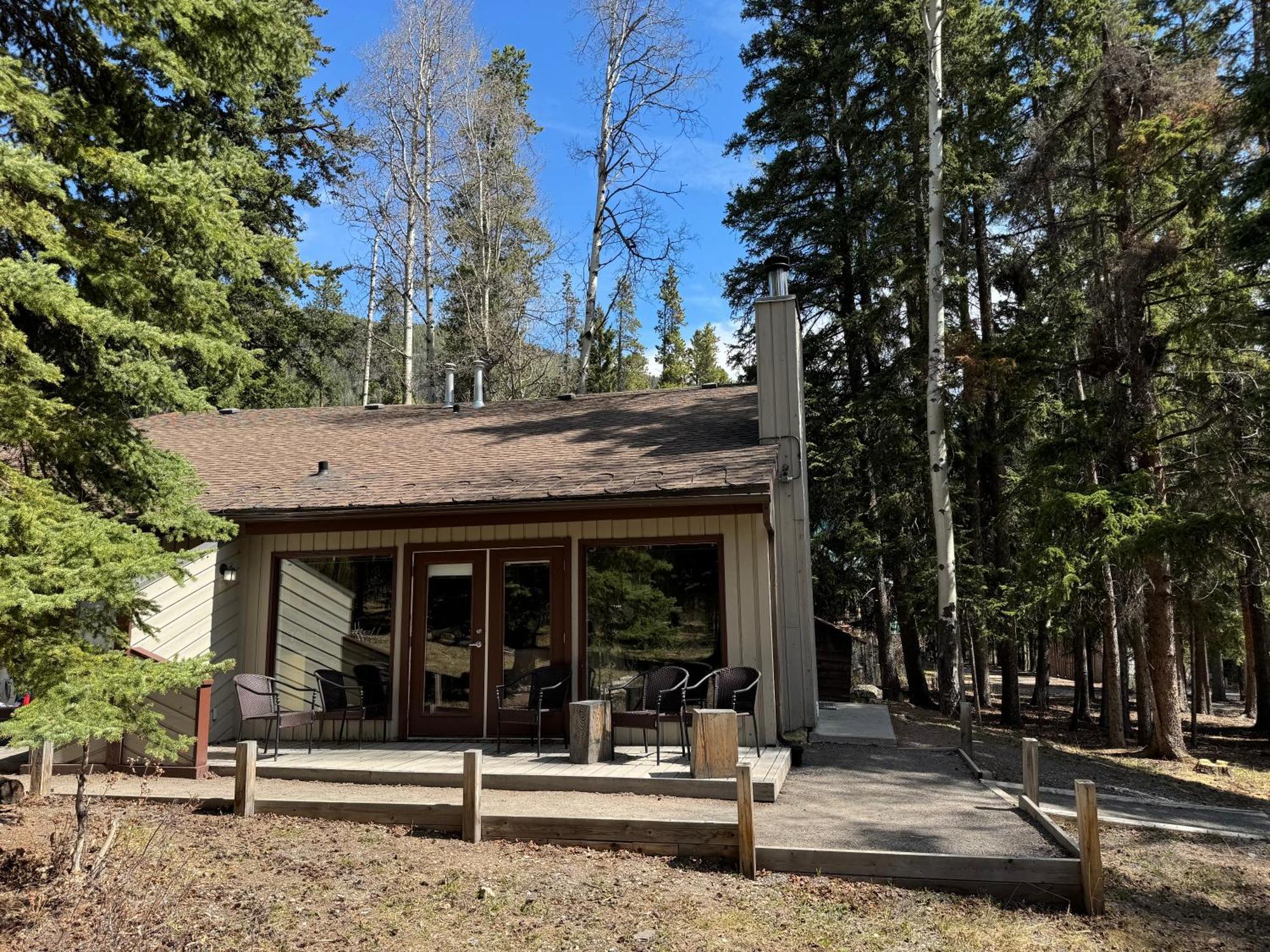 The Juniper Hotel & Bistro Banff Exterior photo