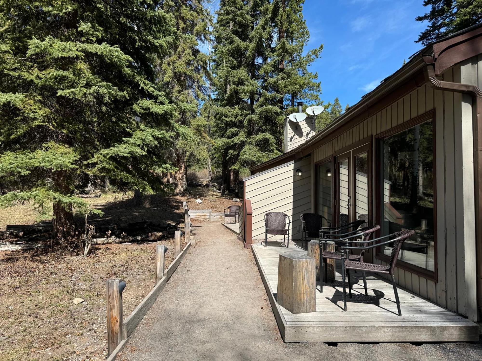 The Juniper Hotel & Bistro Banff Exterior photo
